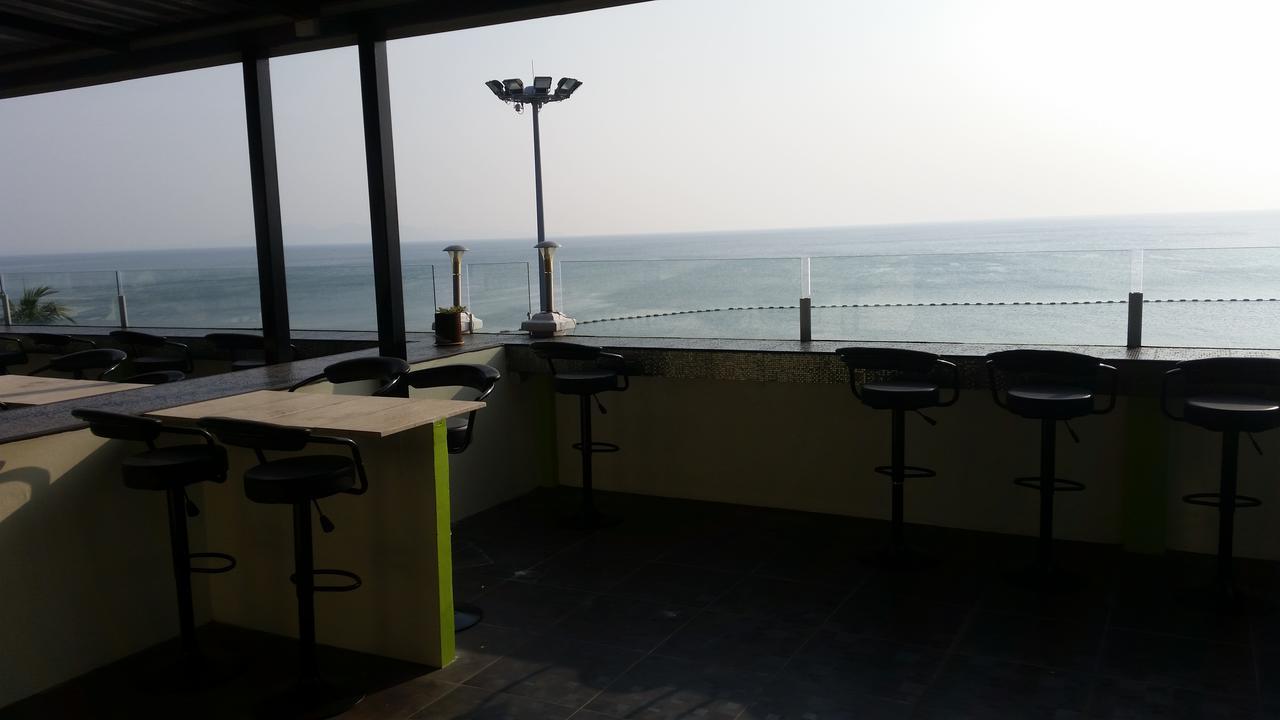 Barfly Pattaya Hotel Jomtien Beach Exterior foto